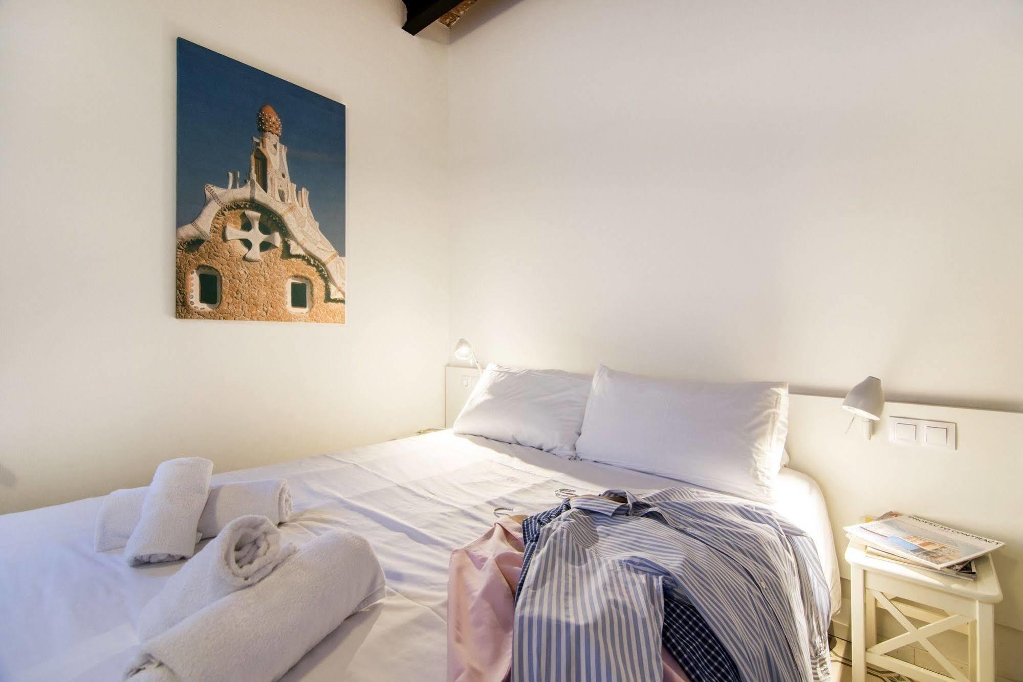 Happy People Gaudi Sant Pau Apartments Barcelona Exterior photo